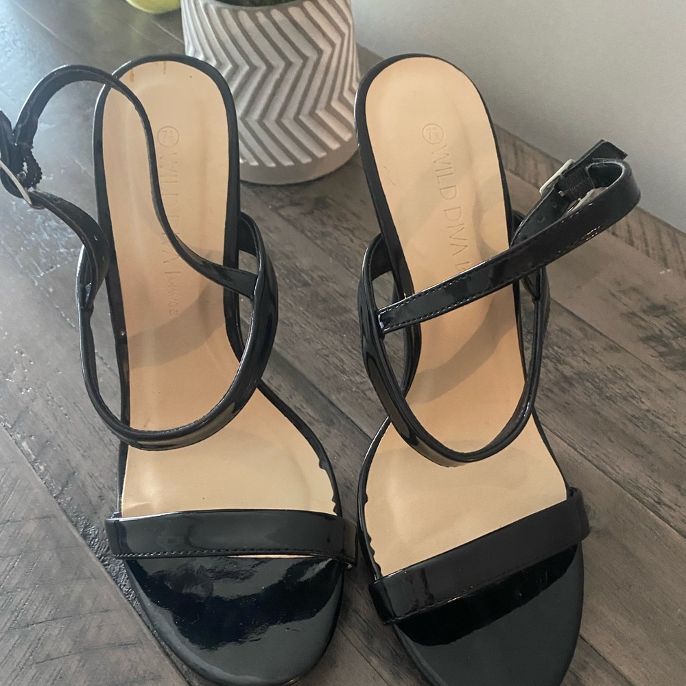 Black patent heels sandals size 7.5 only worn once - Picture 2 of 3